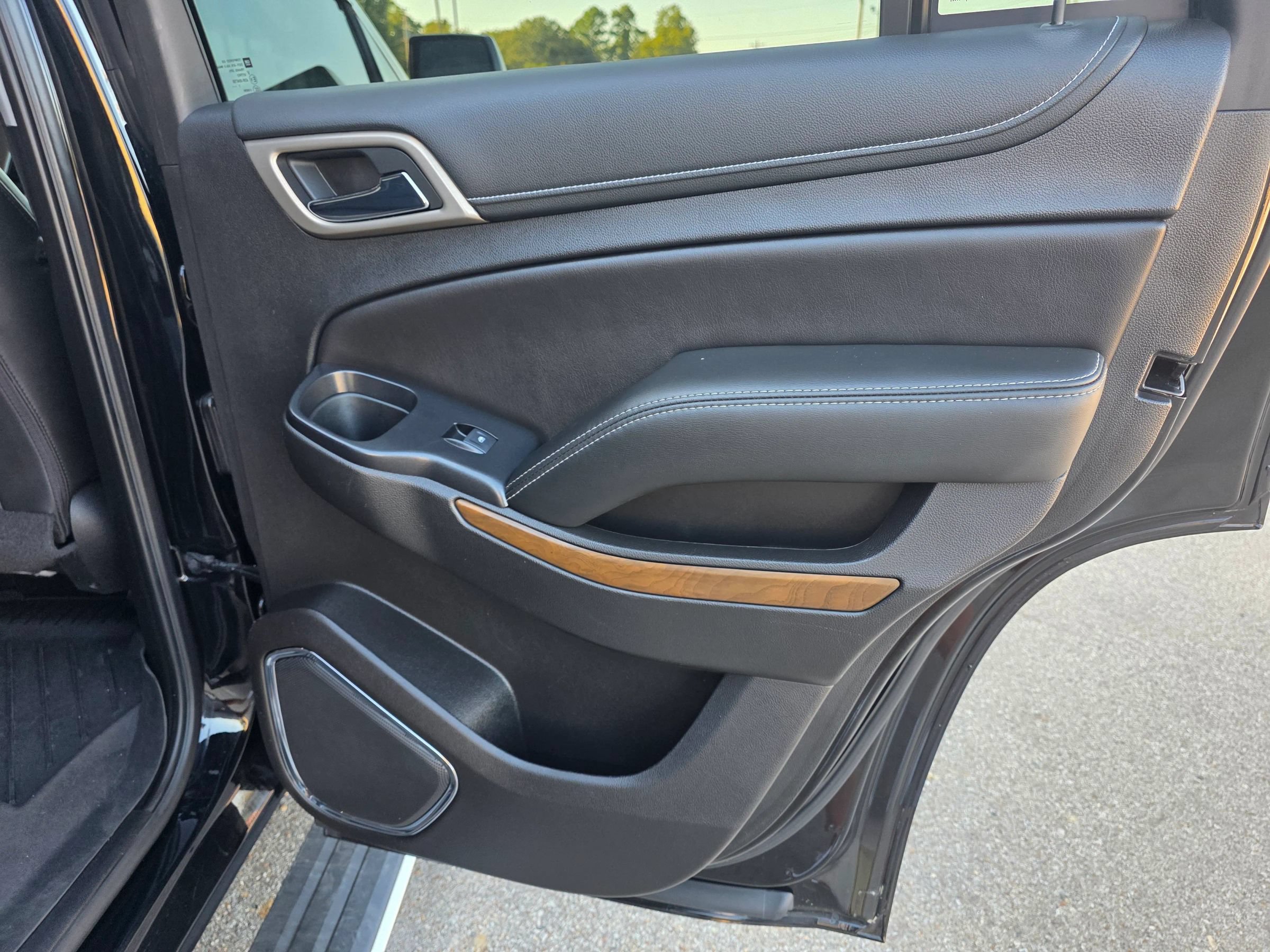 Used 2018 GMC Yukon Denali w/ Open Road Package AWD/4WD image 8