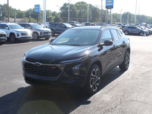 New 2026 Chevrolet Trax RS w/ Sunroof Package FWD image 7
