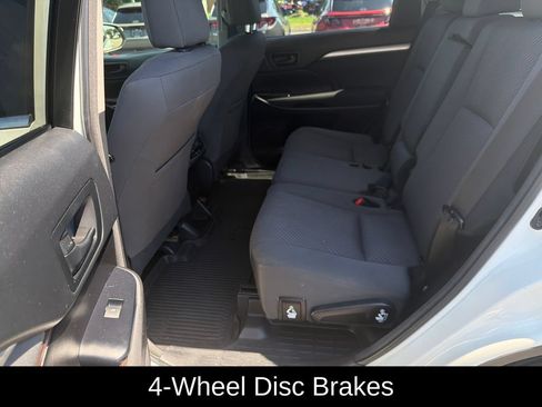 Used 2018 Toyota Highlander LE w/ Protection Package #3 AWD/4WD image 23