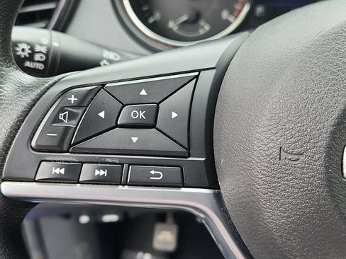 Used 2020 Nissan Rogue Sport S FWD image 17