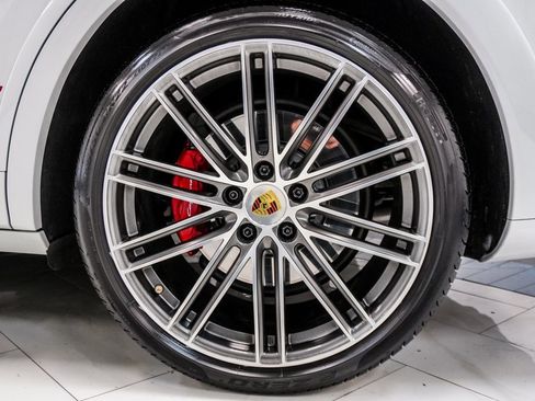 Used 2021 Porsche Cayenne Turbo image 11