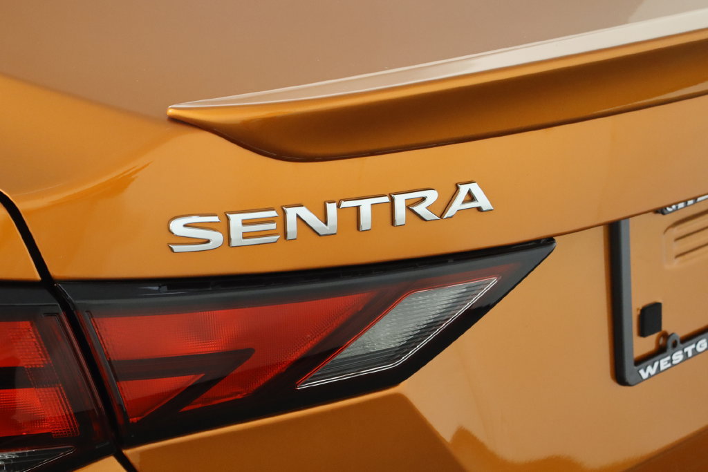Used 2025 Nissan Sentra SR FWD image 38