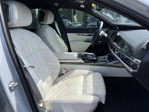 Used 2023 BMW 740i RWD image 33