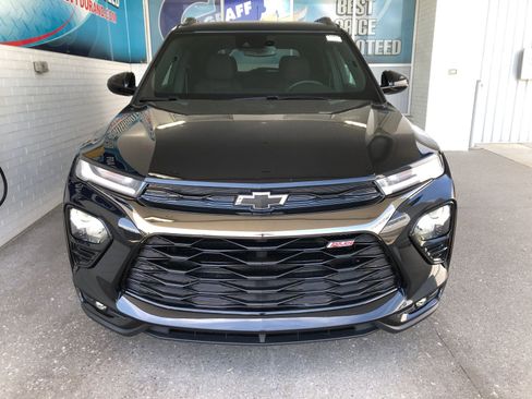 Used 2023 Chevrolet TrailBlazer RS w/ Technology Package FWD image 2