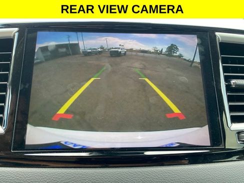 Used 2023 Chrysler Pacifica Touring-L FWD image 9