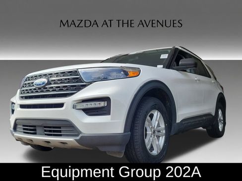 Used 2023 Ford Explorer XLT w/ Equipment Group 202A AWD/4WD image 3