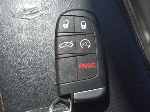 Used 2018 Jeep Compass Latitude w/ Cold Weather Group AWD/4WD image 7
