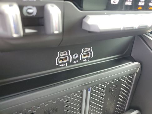 New 2026 RAM 3500 Laramie AWD/4WD image 18