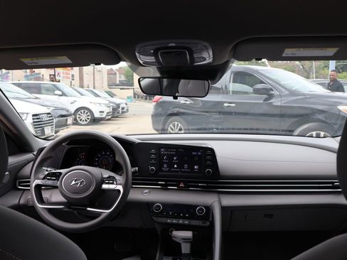 Used 2023 Hyundai Elantra SEL w/ Preferred Accessory Package FWD image 37