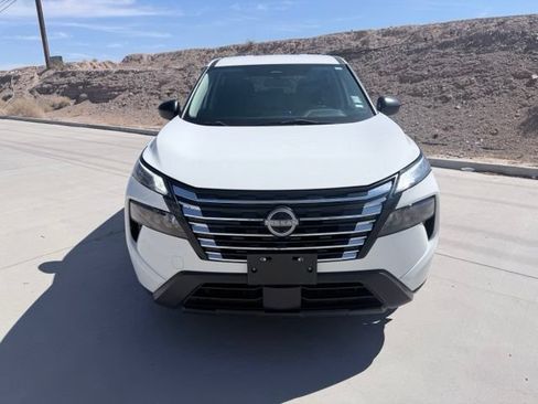 Used 2024 Nissan Rogue S AWD/4WD image 2