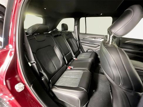 New 2025 Jeep Grand Cherokee Laredo image 11