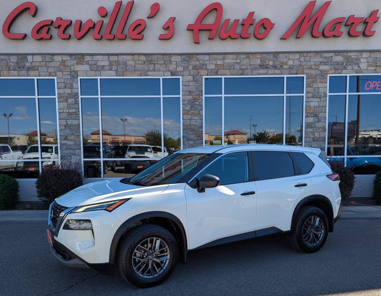 Used 2023 Nissan Rogue S AWD/4WD image 1