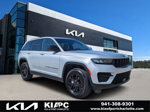 Used 2025 Jeep Grand Cherokee Altitude AWD/4WD image 1