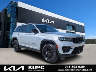 Used 2025 Jeep Grand Cherokee Altitude AWD/4WD video 1
