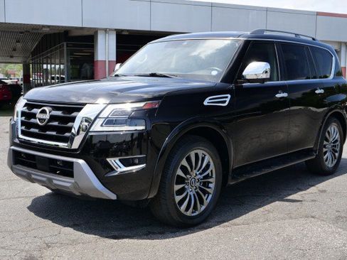 Used 2023 Nissan Armada Platinum w/ Captain's Chairs Package RWD image 3