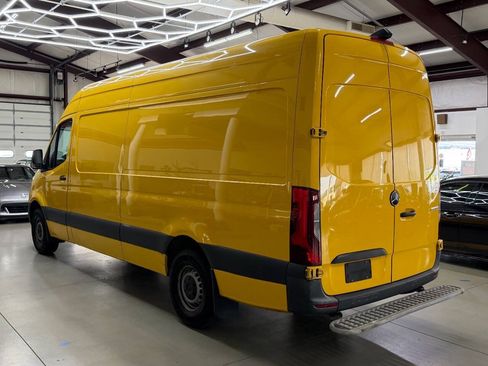 Used 2021 Mercedes-Benz Sprinter 2500 image 4