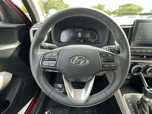 Used 2025 Hyundai Venue SEL FWD image 23