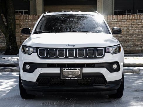 Used 2022 Jeep Compass Latitude image 10