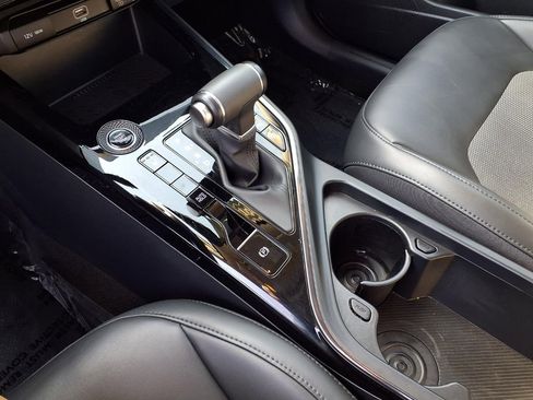 Certified 2024 Kia Niro EX FWD image 20