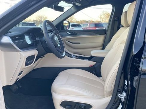 Used 2025 Jeep Grand Cherokee Limited image 14