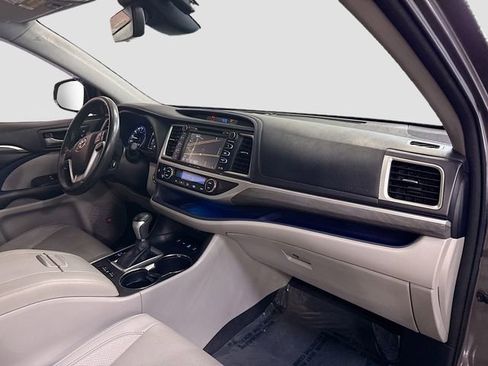 Used 2017 Toyota Highlander Limited Platinum image 32