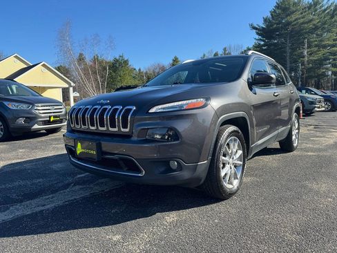 Used 2017 Jeep Cherokee Limited w/ Luxury Group AWD/4WD image 7