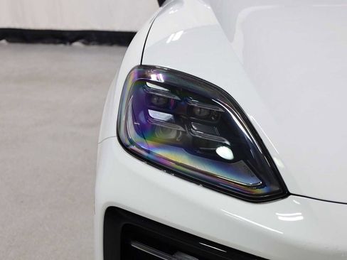 New 2026 Porsche Cayenne Coupe AWD/4WD image 15