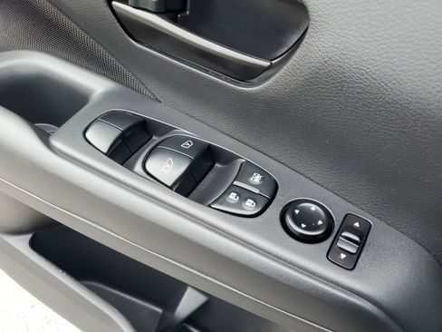 Used 2024 Nissan Kicks S image 30