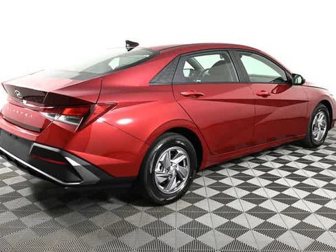 New 2026 Hyundai Elantra SE image 8