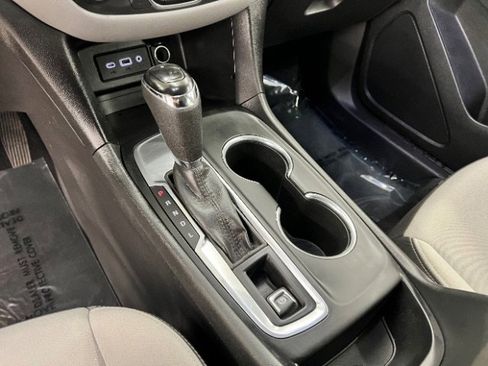 Used 2020 Chevrolet Equinox LS w/ LPO, Floor Liner Package FWD image 17
