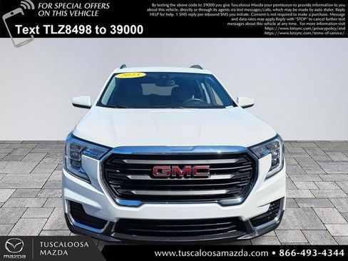 Used 2023 GMC Terrain SLE w/ Driver Convenience Package FWD image 2