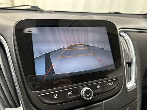 Used 2017 Chevrolet Malibu LT FWD image 12