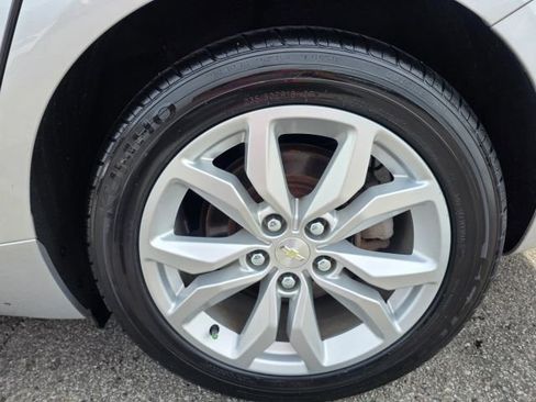 Used 2019 Chevrolet Impala LT w/ Sunroof and Spoiler Package FWD image 10
