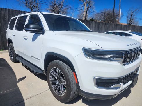 Used 2024 Jeep Wagoneer Series II w/ Flexible Seating Group image 5