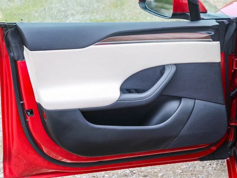 Used 2022 Tesla Model S image 18