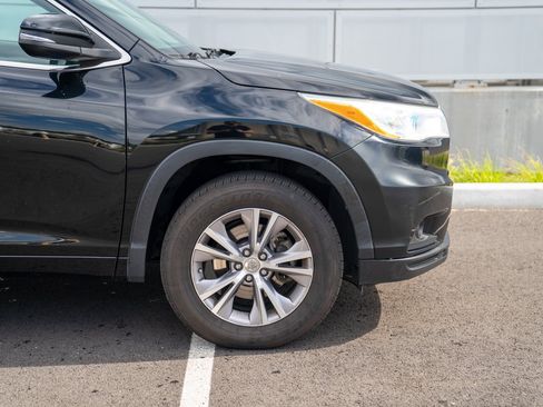 Used 2014 Toyota Highlander Plus FWD image 9