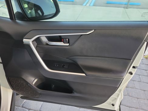 Used 2022 Toyota RAV4 XLE w/ Convenience Package image 29