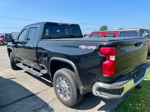 Used 2022 Chevrolet Silverado 2500 LT w/ Convenience Package AWD/4WD image 4