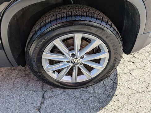 Used 2017 Volkswagen Tiguan Limited w/ Premium Package image 26