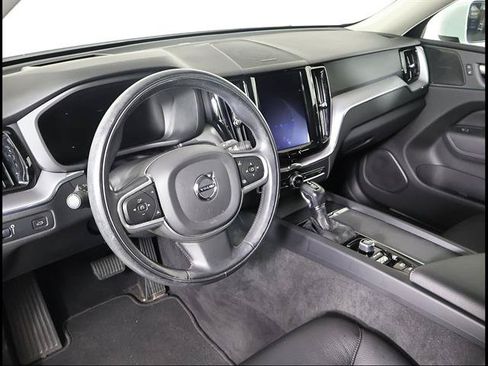 Used 2020 Volvo XC60 T6 Momentum AWD/4WD image 5