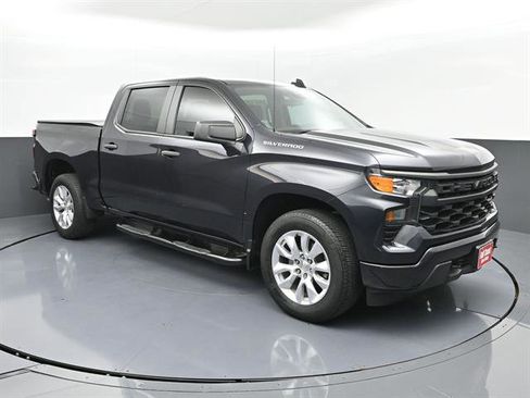 Used 2023 Chevrolet Silverado 1500 Custom image 2