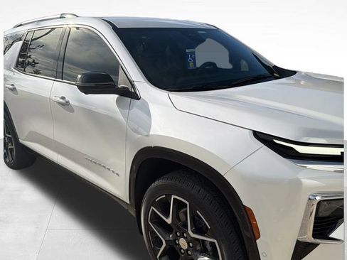 Certified 2025 Chevrolet Traverse High Country image 2
