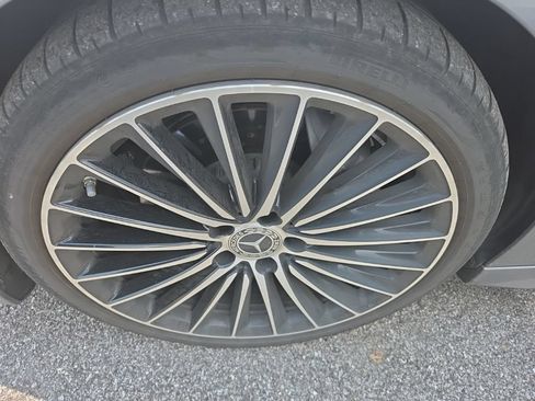 Used 2025 Mercedes-Benz C 300 4MATIC Sedan image 3