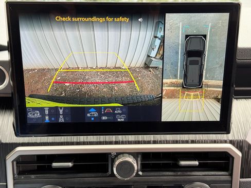 Used 2025 Toyota 4Runner Platinum AWD/4WD image 30