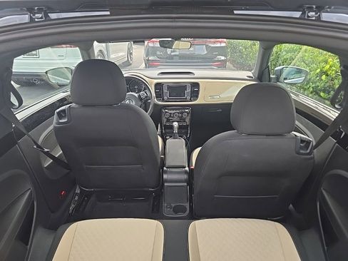 Used 2019 Volkswagen Beetle 2.0T SE FWD image 3