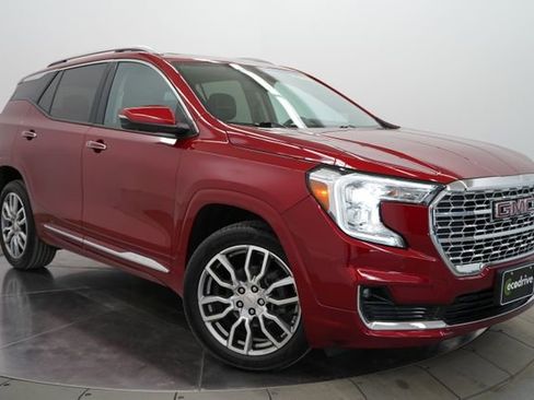 Used 2024 GMC Terrain Denali w/ Denali Premium Package AWD/4WD image 3