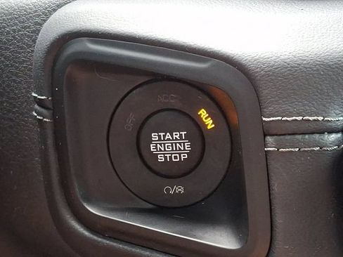 Used 2024 Jeep Wrangler Unlimited Sahara w/ Technology Group AWD/4WD image 30