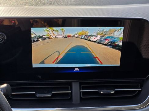 Used 2025 Chevrolet Trax LT FWD image 20