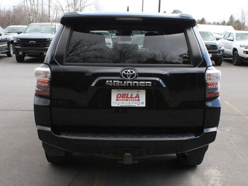 Used 2021 Toyota 4Runner SR5 Premium w/ Moonroof Package AWD/4WD image 6