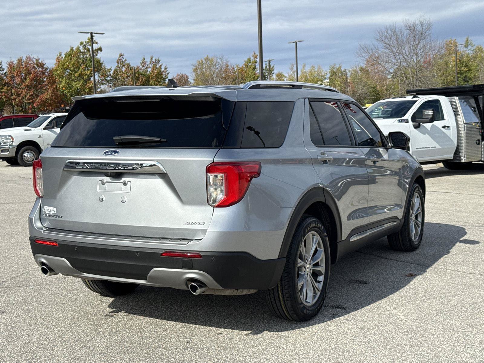Used 2024 Ford Explorer Limited AWD/4WD image 7
